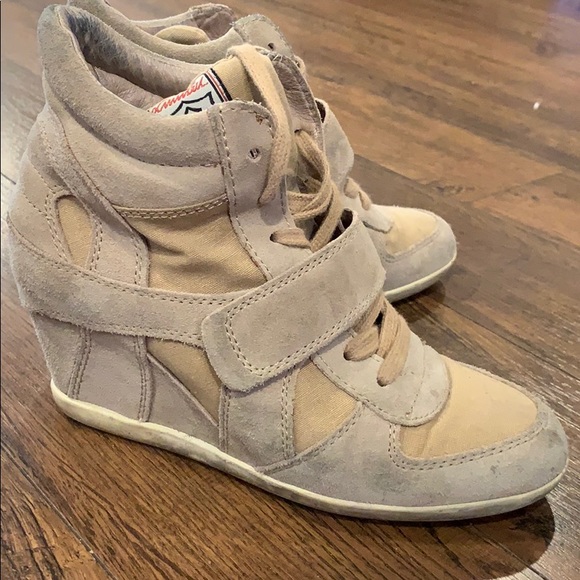 Ash - Picture 3 of 3